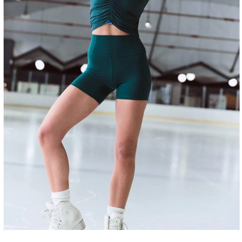 NWT Free People MovementNever Better Bike Shorts in Evergreen Size M and L - Picture 2 of 10